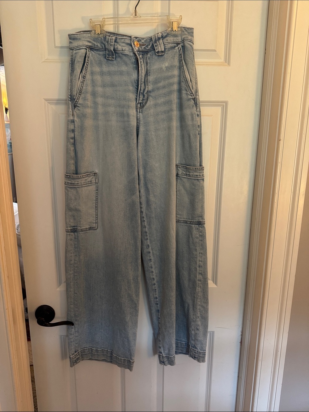 American Eagle Outfitters Light Blue Wide-Leg Cargo Jeans